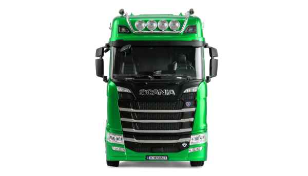 Amewi 22770 RC semi truck 6x4 RTR front view