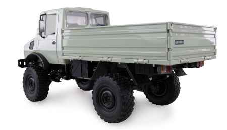 Schrägansicht des Amewi Mercedes-Benz Unimog 4WD mit Portalachsen und LED-Beleuchtung