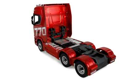 Detailansicht der roten Scania 770 S RC Zugmaschine von Amewi