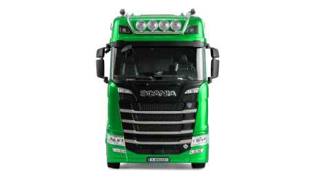 Amewi 22770 RC semi truck 6x4 RTR front view
